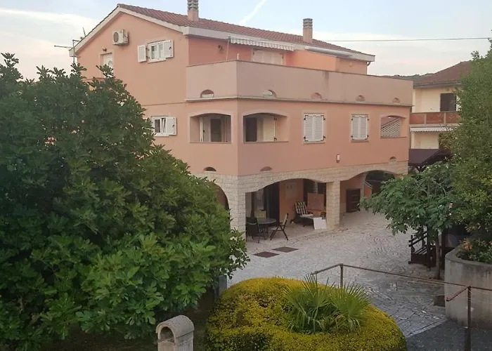 Ivanka G Appartamento Malinska